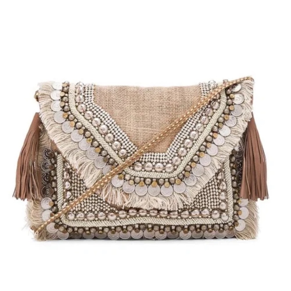 REVOVLE leela clutch